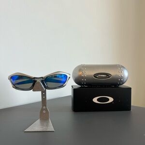 Oakley Splice Metal Polarized Sunglasses with Silver Case
